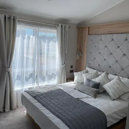 Stunning Caravan With Full Sea Views At Broadland Sands In Suffolk Ref 20236Bs Hopton on Sea Exterior photo
