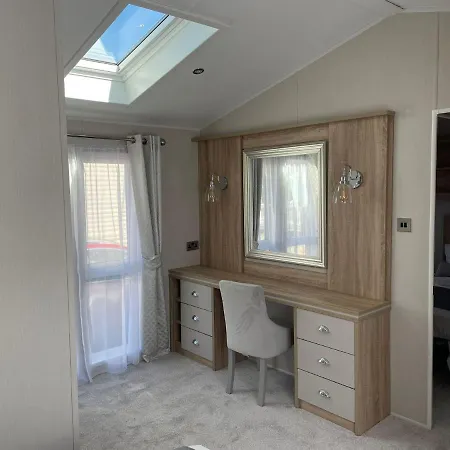 Stunning Caravan With Full Sea Views At Broadland Sands In Suffolk Ref 20236Bs Hopton on Sea Exterior photo