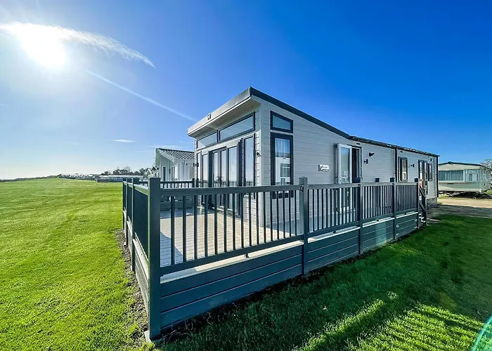 Stunning Caravan With Full Sea Views At Broadland Sands In Suffolk Ref 20236Bs