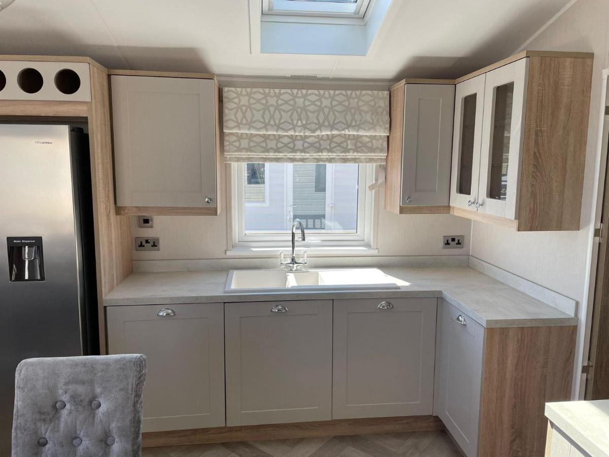 Stunning Caravan With Full Sea Views At Broadland Sands In Suffolk Ref 20236bs *