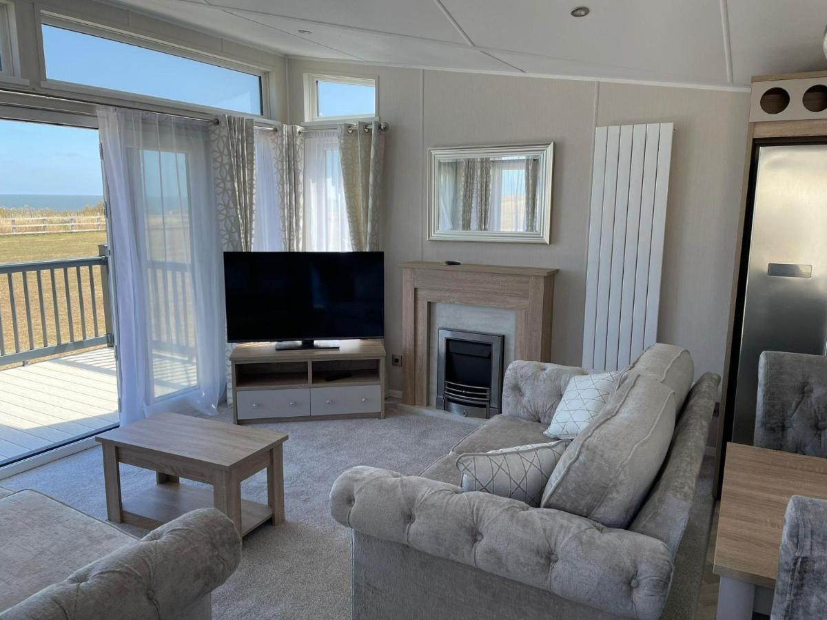 Stunning Caravan With Full Sea Views At Broadland Sands In Suffolk Ref 20236bs Hopton on Sea