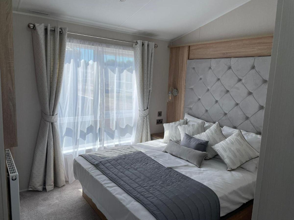 Stunning Caravan With Full Sea Views At Broadland Sands In Suffolk Ref 20236bs