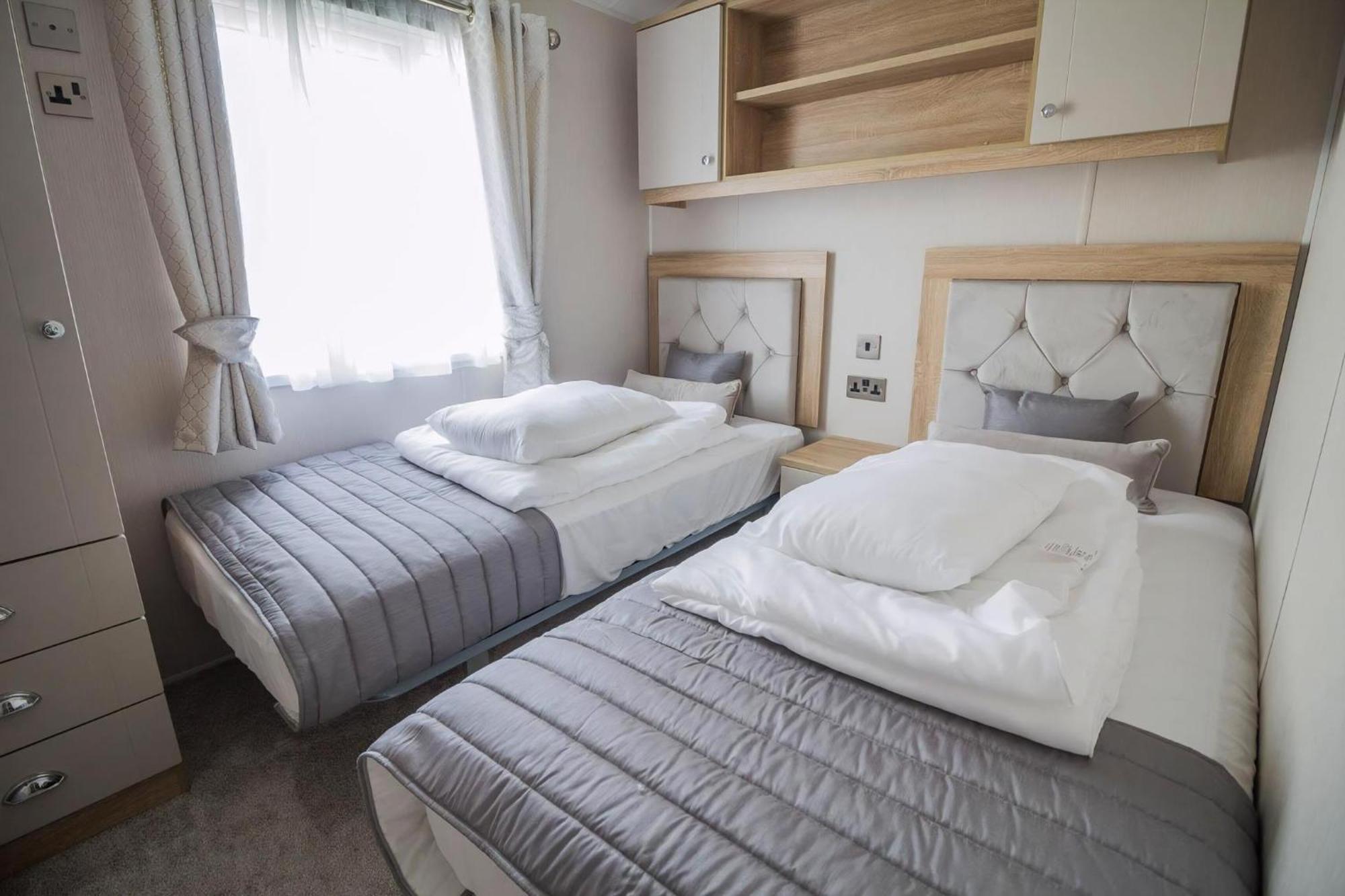 Stunning Caravan With Full Sea Views At Broadland Sands In Suffolk Ref 20236bs Campsite Hopton on Sea