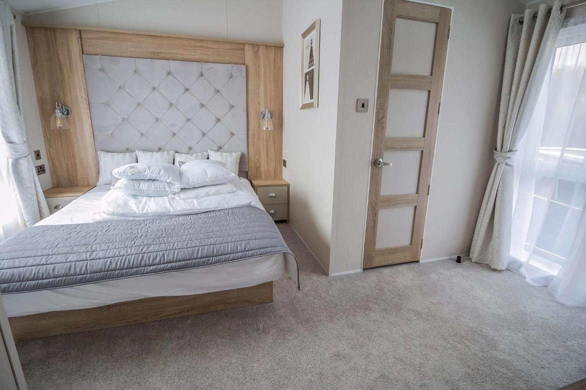 Stunning Caravan With Full Sea Views At Broadland Sands In Suffolk Ref 20236bs