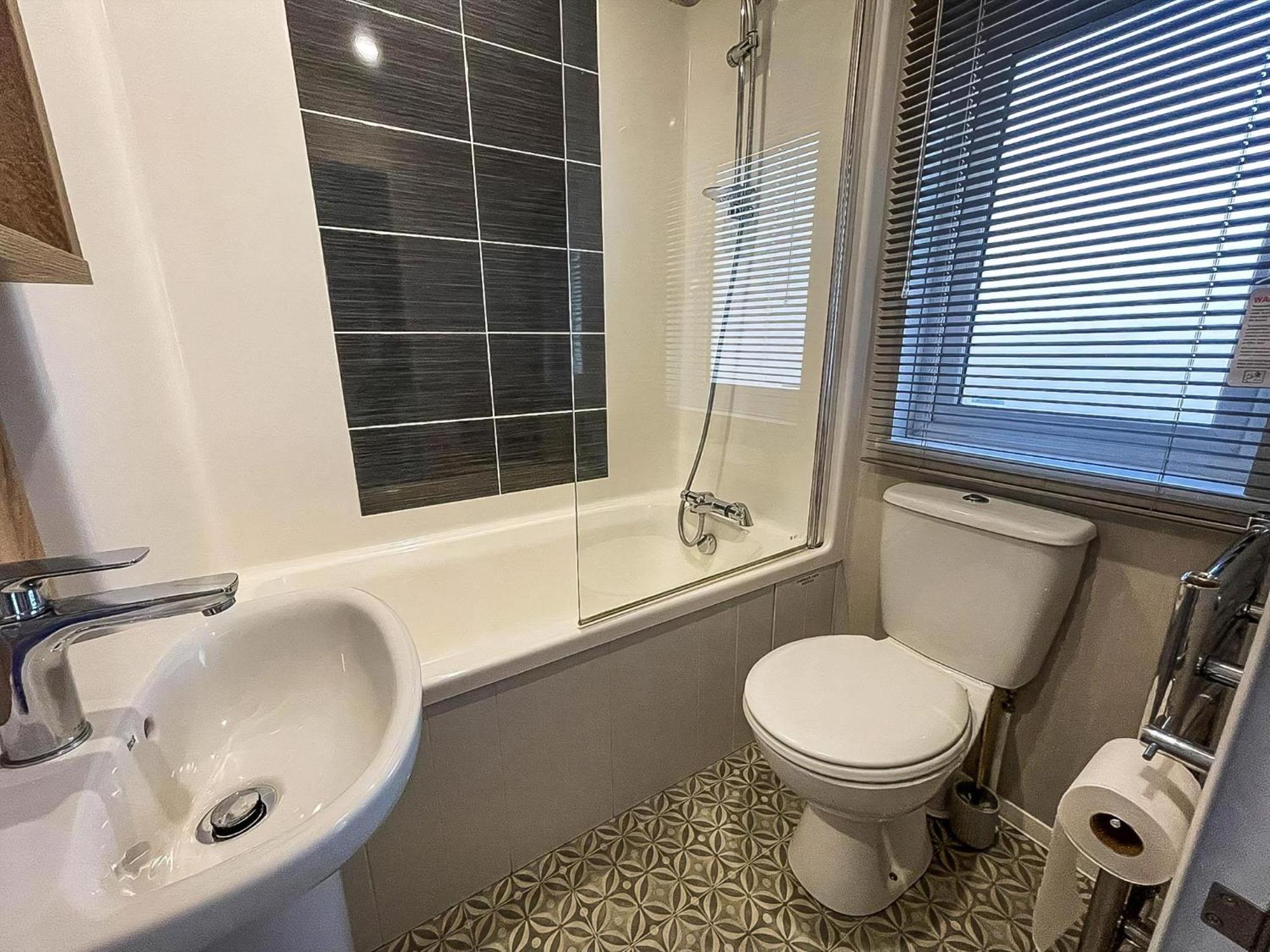 Stunning Caravan With Full Sea Views At Broadland Sands In Suffolk Ref 20236bs Hopton on Sea